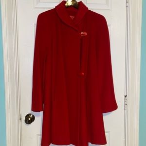 Beautiful Christmas/Winter pea flowy coat